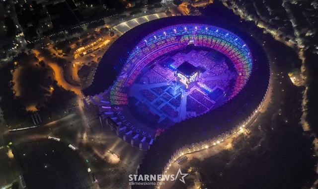 Vista general del Estadio Nacional de Kaohsiung, donde se celebró el evento '10th Anniversary Asia Artist Awards 2025' ('10º Aniversario AAA 2025'), organizado por StarNews, con la participación de 55.000 espectadores el 6 de diciembre de 2025. /Foto=reportero Lee Dong-hoon