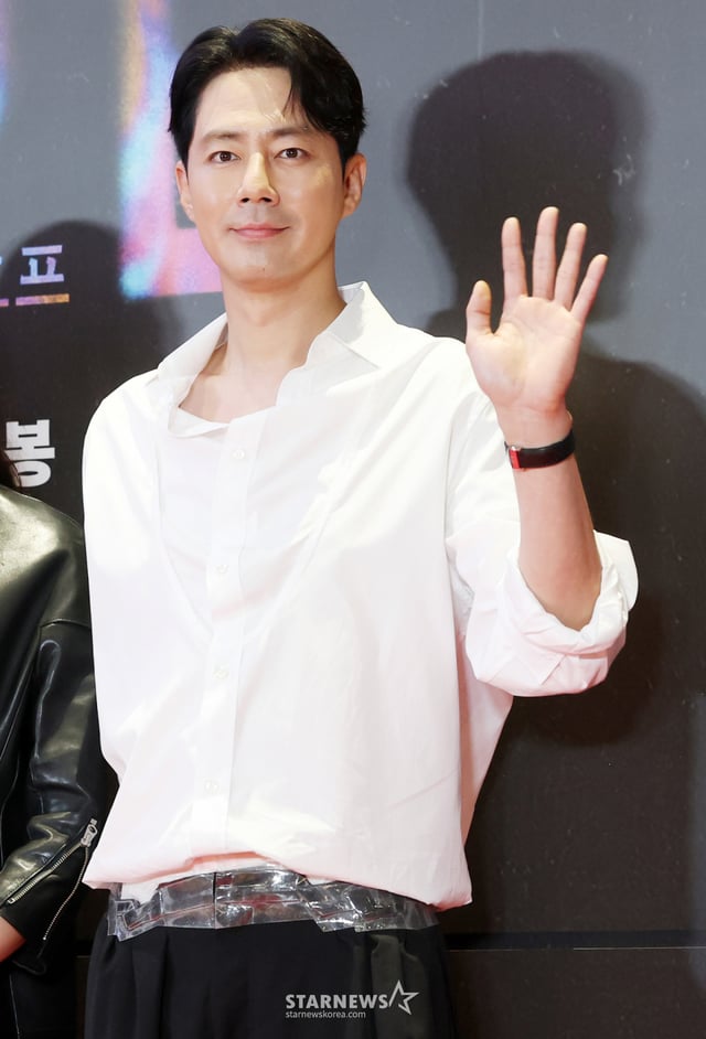 Actor Jo In-sung poses at the VIP screening of the film 'Hope' (directed by Na Hong-jin) held at Megabox COEX in Gangnam-gu, Seoul, on the 13th. /2026.07.13 /Photo=Kim Hwi-seon hwijpg@