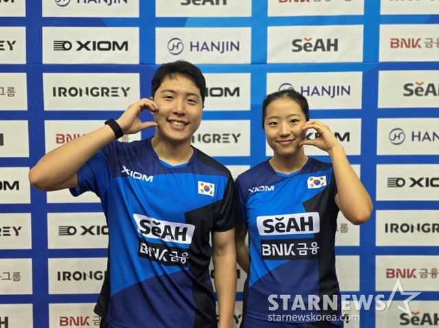 한국 탁구 혼합 복식 팀 임종훈-신유빈이 30일 충북 진천체육관에서 열린 2026 아시안게임 공개 훈련을 마치고 취재진과 인터뷰에 응했다. /사진=김동윤 기자