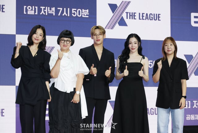 기은세, 노희영, 뱀뱀, 티파니 영, 이혜옥 PD가 30일 오전 서울 마포구 큐브컨벤션센터에서 진행된 ENA 예능 '엑스 더 리그' 제작발표회에 참석해 포즈를 취하고 있다. 한국을 비롯해 미국, 일본, 중국, 태국, 인도네시아, 베트남, 싱가포르&말레이시아 등 9개국, 8개 팀이 참가하는 세계 최초 국가대표 세일즈 커머스 서바이벌 프로그램 '엑스 더 리그'는 8월 2일 첫 방송된다. /2026.07.30 /사진=이동훈 photoguy@