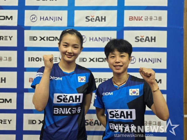 韓国卓球のキム·ナヨン(左)とチュ·チョンヒが30日、忠清北道鎮川(チュンチョンプクト·ジンチョン)体育館で行われた2026アジア大会の公開練習を終え、取材陣とのインタビューに応じた。 /写真=キム·ドンユン記者