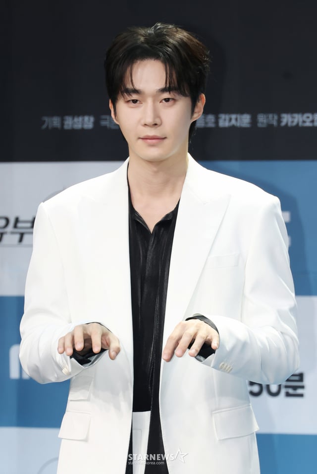 배우 무진성이 30일 오후 서울 마포구 상암동 MBC에서 진행된 금토드라마 유부녀킬러 제작발표회에 참석해 포즈를 취하고 있다. 세상에서 가장 살벌한 직업을 가진, 어느 워킹맘의 고군분투 워라밸 사수기를 그린 드라마 '유부녀 킬러'는 오는 31일 첫 방송된다. /2026.07.30 /사진=이동훈 photoguy@