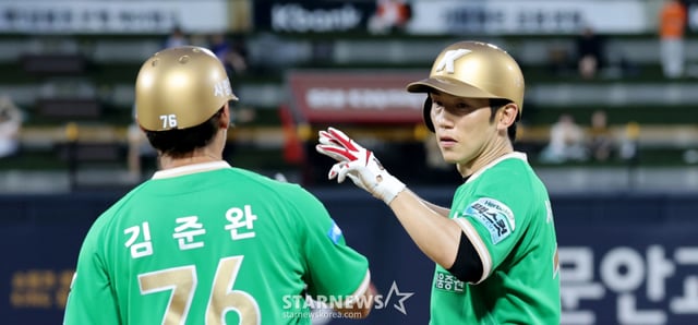 키움 1번타자 서건창이 8일 수원KT위즈파크에서 열리는 2026KBO리그 전반기 마지막 3연전 키움히어로즈와 KT위즈 경기4회초 안타촐 출루하고 있다.. 2026.07.08. /사진=강영조 cameratalks@