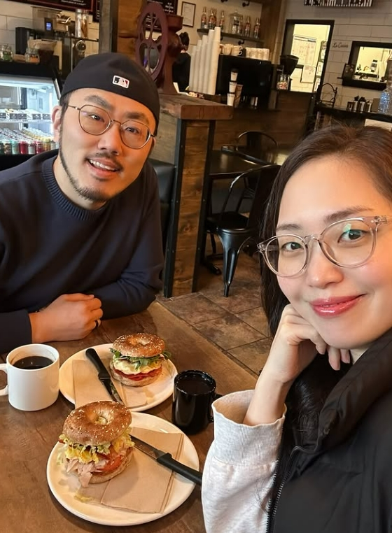 "Single's 4" Jimmy (izquierda) y Hee-jin /foto=Jimmy, redes sociales