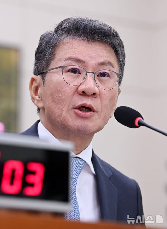 정몽규 전 대한축구협회장이 30일 서울 여의도 국회에서 열린 문화체육관광위원회의 대한축구협회 현안 관련 청문회에서 의원질의에 답변하고 있다. /사진=뉴시스