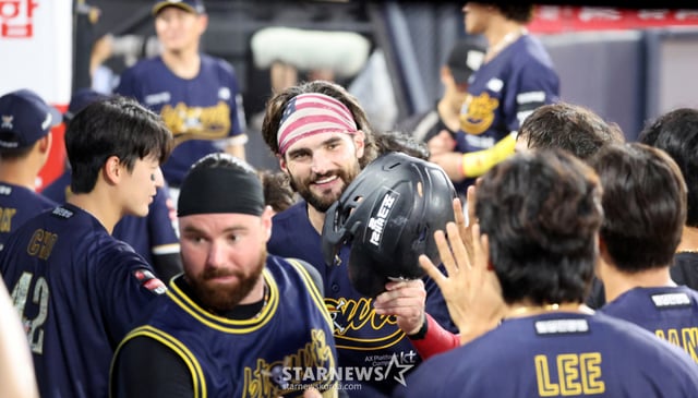 KTヒリアードが得点後、ダッグアウトに入った。 /写真=姜永祚（カン·ヨンジョ）先任記者 