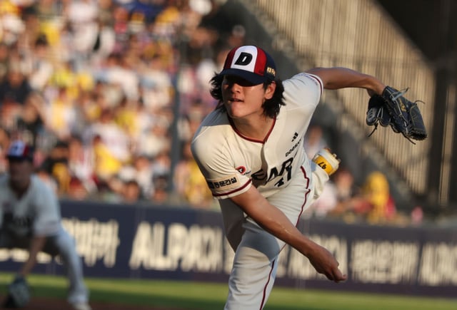 Doosan Bears' Kwak Bin delivers a strong performance in the Jamsil LG Twins game on the 1st. /Photo=Doosan Bears provided