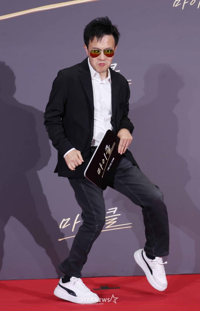 가수 박남정이 11일 오후 서울 메가박스 코엑스에서 진행된 영화 '마이클' VIP 시사회 포토월 행사에 참석해 포즈를 취하고 있다. /2026.05.11 /사진=이동훈 photoguy@