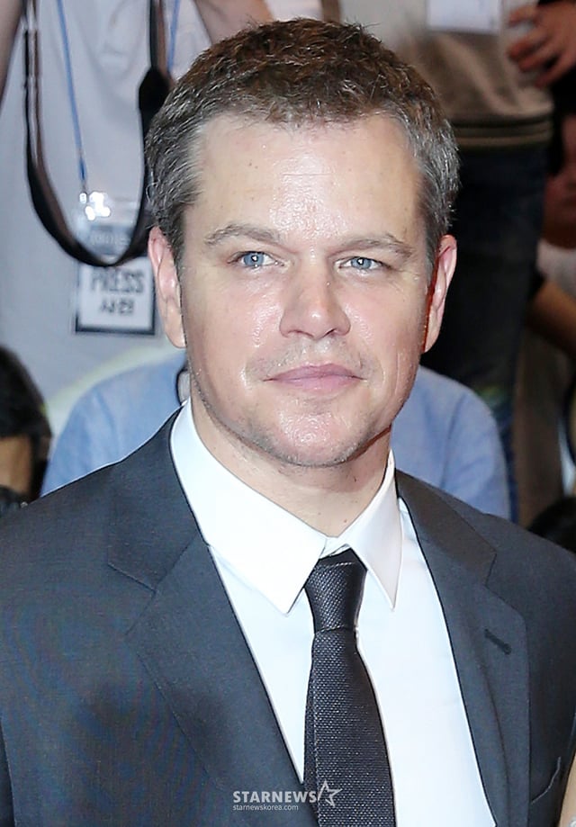 Hollywood actor Matt Damon poses while attending the red carpet event for the film 'Jason Bourne' held at Atrium, Seoul Yeongdeungpo Times Square on the afternoon of the 8th. /Photo=hwijpg@(Intern Reporter Kim Hwi-seon)
