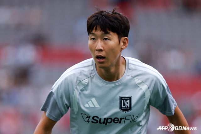 경기 전 몸을 푸는 손흥민. /AFPBBNews=뉴스1