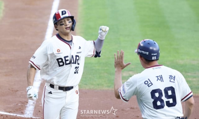 2026 신한 SOL KBO리그 두산 베어스 대 LG 트윈스 경기가 31일 서울 잠실야구장에서 열렸다. 두산 김대한이 2회말 2사에서 LG 선발 송승기를 상대로 동정 1점 홈런을 날리고 홈인하고 있다. /사진=김진경 kim.jinkyung@