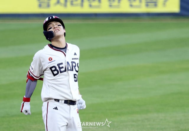 The 2026 Shinhan SOL KBO League match between Doosan Bears and LG Twins was held on the 2nd at Seoul Jamsil Baseball Stadium. Doosan's Jo Su-haeng hit an RBI double with no outs in the bottom of the fourth inning while runners were on first and second, then performed a celebration. /Photo=Senior reporter Kim Jin-kyung kim.jinkyung@