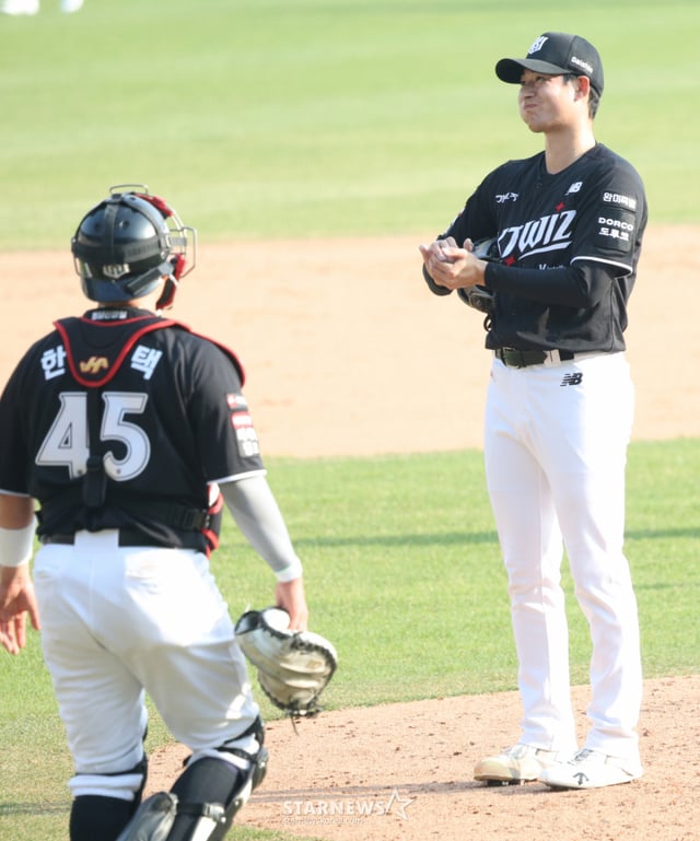 El partido inaugural oficial de la Liga KBO 2026 Shinhan SOL Bank entre LG Twins y KT Wiz se celebró el día 28 en el estadio de béisbol Jamsil de Seúl. /Foto=corresponsal jefe Kim Jin-kyung