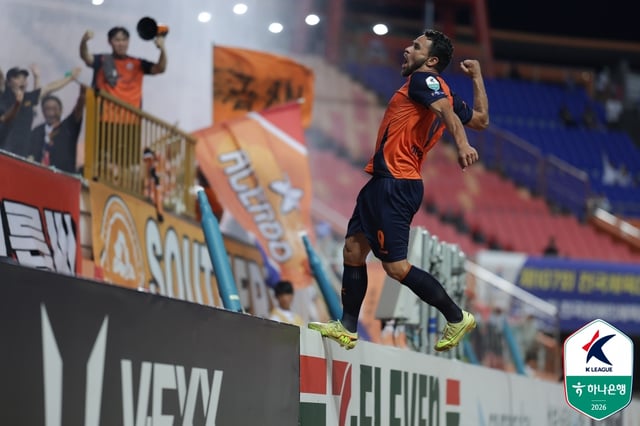 JejuSK Aiasa anota un gol y realiza una celebración. /Foto=Federación Coreana de Fútbol Profesional