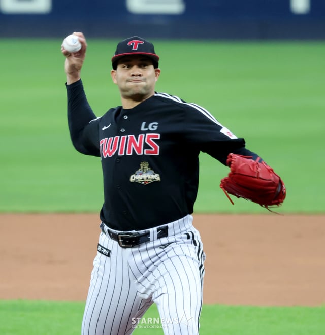 LG right-handed pitcher Chirinos is shown pitching during the match between KIA Tigers and LG Twins at GwangjuKIA Champions Field on the 21st. The starting pitcher for KIA was Naila. May 21, 2026. /Photo=Senior reporter Kang Young-jo cameratalks@