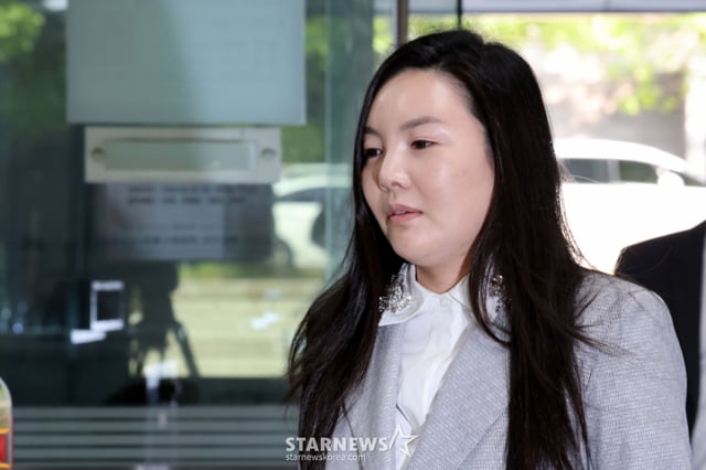 (서울=뉴스1) 이광호 기자 = 300억 원대 사기 혐의를 받는 연예기획사 원헌드레드 레이블 차가원 대표가 3일 오전 서울 서초구 서울중앙지방법원에서 열린 구속 전 피의자 심문(영장실질심사)에 출석하고 있다. 2026.8.3/뉴스1 Copyright © 뉴스1. All rights reserved. 무단 전재 및 재배포, AI학습 이용 금지. /사진=(서울=뉴스1) 이광호 기자