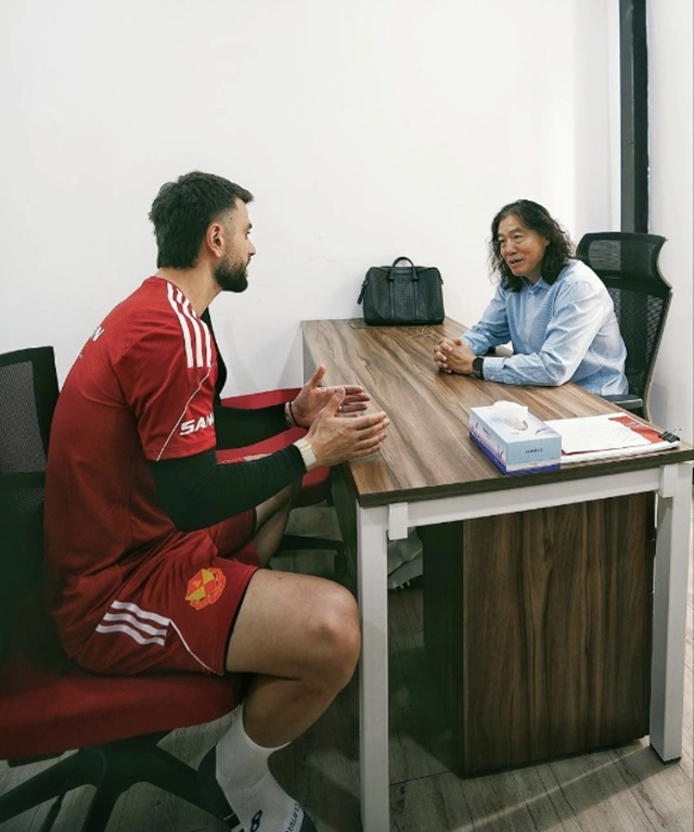 Kim Pan-gon, head coach (right). /Photo=Selangor SNS