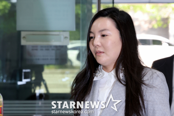 (서울=뉴스1) 이광호 기자 = 300억 원대 사기 혐의를 받는 연예기획사 원헌드레드 레이블 차가원 대표가 3일 오전 서울 서초구 서울중앙지방법원에서 열린 구속 전 피의자 심문(영장실질심사)에 출석하고 있다. 2026.8.3/뉴스1 Copyright © 뉴스1. All rights reserved. 무단 전재 및 재배포, AI학습 이용 금지. /사진=(서울=뉴스1) 이광호 기자