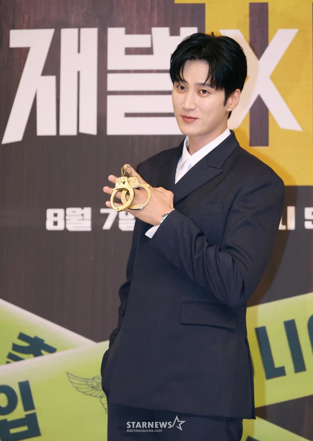 배우 안보현이 4일 오전 서울 양천구 목동 SBS에서 진행된 금토드라마 '재벌X형사2' 제작발표회에 참석해 포즈를 취하고 있다. /2026.08.04 /사진=이동훈 photoguy@