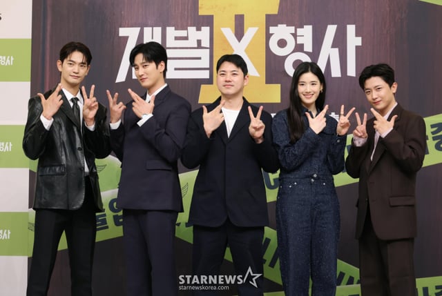 배우 강상준, 안보현, 김재홍 감독, 배우 정은채, 김신비가 4일 오전 서울 양천구 목동 SBS에서 진행된 금토드라마 '재벌X형사2' 제작발표회에 참석해 포즈를 취하고 있다. /2026.08.04 /사진=이동훈 photoguy@
