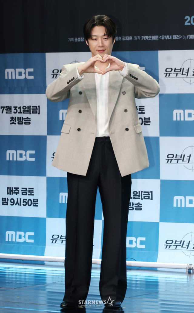 배우 정준원이 7월 30일 오후 서울 마포구 상암동 MBC에서 진행된 금토드라마 유부녀킬러 제작발표회에 참석해 포즈를 취하고 있다. 세상에서 가장 살벌한 직업을 가진, 어느 워킹맘의 고군분투 워라밸 사수기를 그린 드라마 '유부녀 킬러'는 오는 31일 첫 방송된다. /2026.07.30 /사진=이동훈 photoguy@