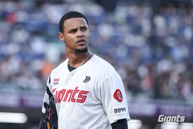 4日の社稷キウム戦に先発登板したロッテ·ロドリゲスの姿。 /写真=ロッテジャイアンツ