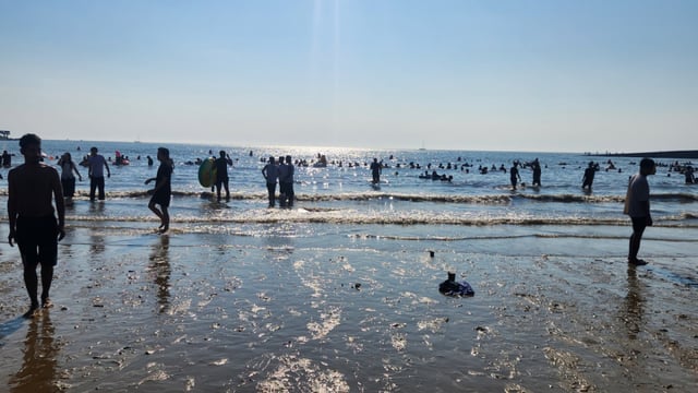 Eulwangri Beach. It feels noticeably cooler due to the sea breeze.