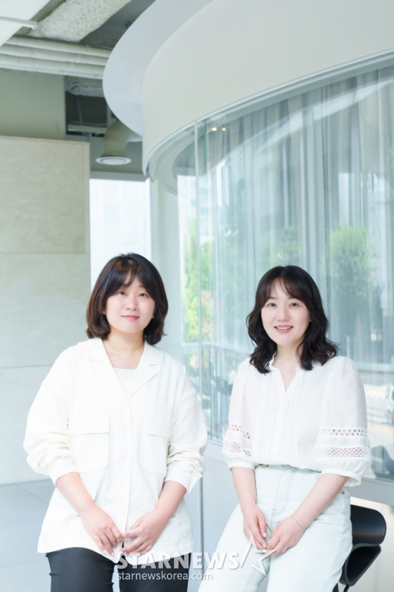 홍진주 PD(왼쪽), 윤알음 작가 /사진=CJ ENM