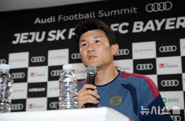 바이에른 뮌헨 수비수 김민재가 지난 3일 오후 서귀포시 제주월드컵경기장에서 제주SK FC와 친선전를 앞두고 열린 기자회견에서 취재진 질문에 답하고 있다. /사진=뉴시스