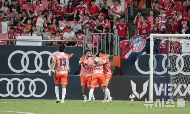 JejuSK players celebrate after scoring an equalizer. /Photo=NEWSIS