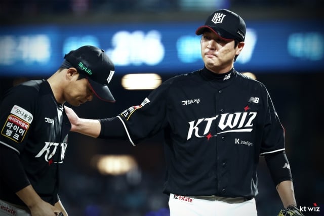 KT's Woo Gyu-min (right). /Photo=KT Wiz provided