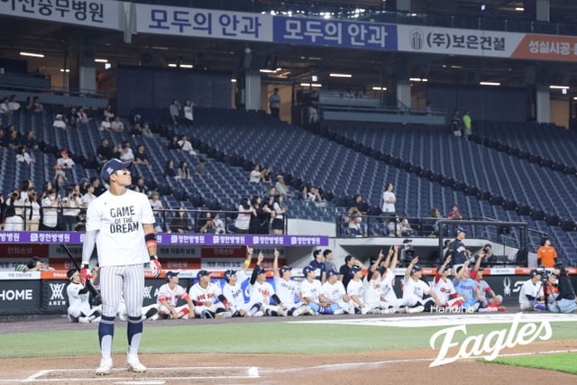 Kim Ji-woo of Seoul High is seen securing victory in the home run derby held during the 4th Hanwha Eagles Cup High School-College All-Star Game last June. /Photo=Hanwha Eagles provided