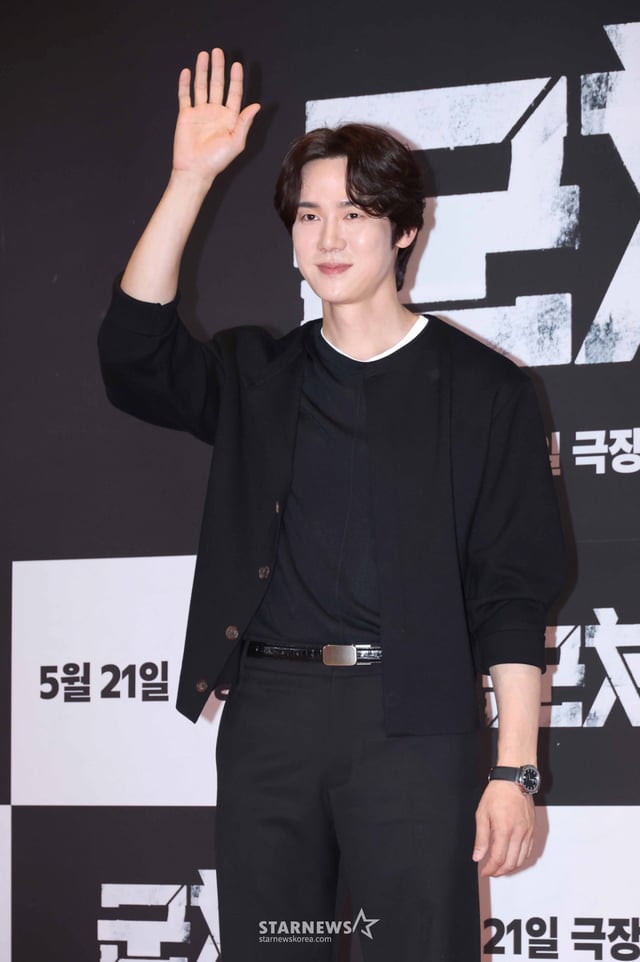 배우 유연석이 20일 오후 서울 롯데시네마 월드타워점에서 진행된 영화 '군체'(감독 연상호) VIP시사회에 참석해 포즈를 취하고 있다. /2026.05.20 /사진=이동훈 photoguy@