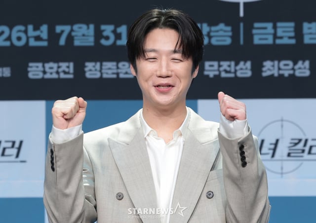 (서울=뉴스1) 권현진 기자 = 배우 정준원이 7월 30일 서울 마포구 상암동 MBC에서 열린 새 금토드라마 '유부녀 킬러' 제작발표회에 참석해 포즈를 취하고 있다. ‘유부녀 킬러’는 낮에는 사람을 처단하는 킬러, 밤에는 아이를 키우는 워킹맘의 이야기를 그린 웹툰을 원작으로 한 드라마다. 2026.7.30/뉴스1 Copyright © 뉴스1. All rights reserved. 무단 전재 및 재배포, AI학습 이용 금지. /사진=(서울=뉴스1) 권현진 기자