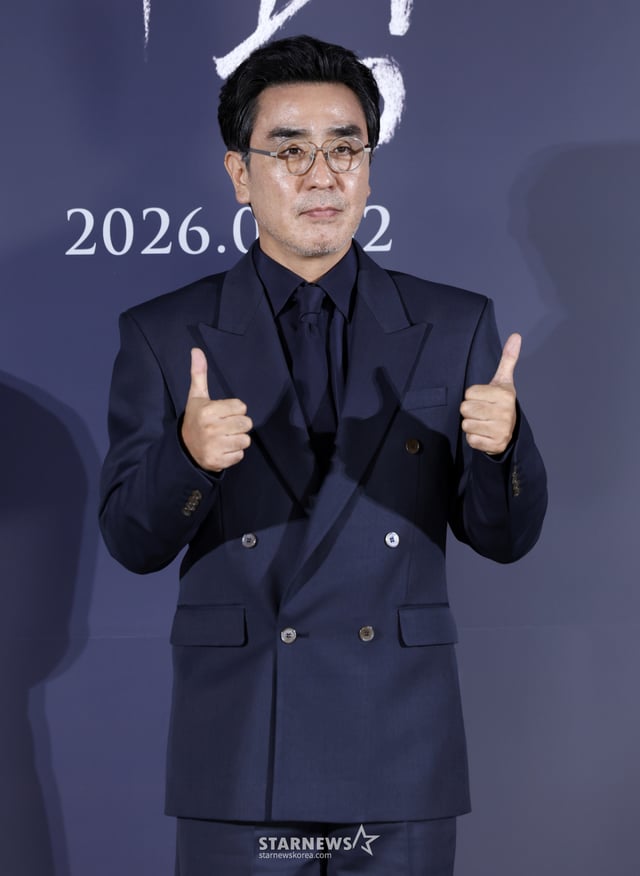 [서울=뉴시스] 김혜진 기자 = 배우 류승룡이 5일 오전 서울 CGV용산아이파크몰에서 열린 영화 '비광'(감독 이지원) 제작보고회에서 포즈를 취하고 있다. 2026.08.05. jini@newsis.com /사진=김혜진