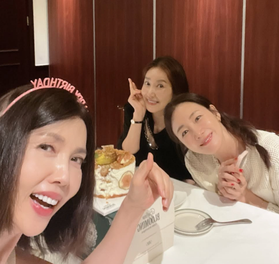 (왼쪽부터) 백지연, 유호정, 최지우 /사진=백지연 SNS