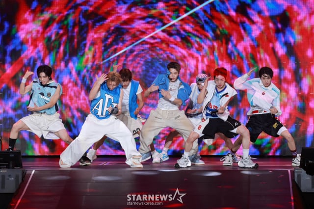 Group members Tomoya, Yuu, Haru, So Gun, Seita, Hui, and Yuki are showcasing a stunning performance at the 'ACON 2026 (Aicon 2027)' stage held at Taipei NTSU Arena on the afternoon of July 25, 2026. /Photo=Lim Sung-kyun tjdrbs23@