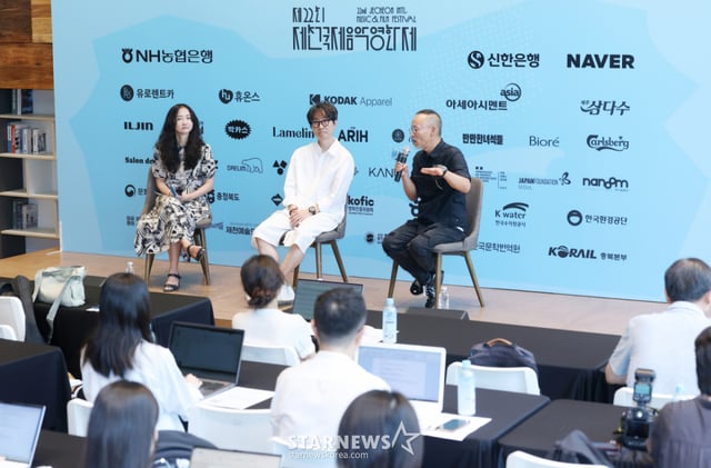 조명진 프로그램, 장항준 감독(집행위원장), 김기용 공연실장이 6일 서울 중구 커뮤니티하우스 마실에서 진행된 '제22회 제천국제음악영화제' 기자회견에서 질의응답을 하고 있다./2026.08.06 /사진=김휘선 hwijpg@