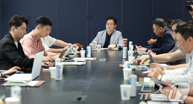 KBO가 6일 서울시 강남구 도곡동 야구회관에서 긴급 실행위원회를 열고 폭염에 따른 리그 운영 방침에 대해 논의하고 있다. /사진=뉴스1