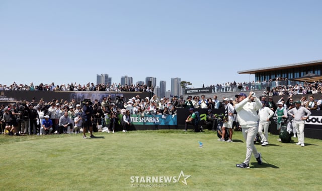 Брайан Десамбо делает тир-шот во время турнира 'LIV Golf Korea' (общий призовой фонд 25 миллионов долларов), состоявшегося 4 мая 2025 года в гольф-клубе Jack Nicklaus в районе Ёнсу города Инчхон. /Фото: журналим Сонггюн