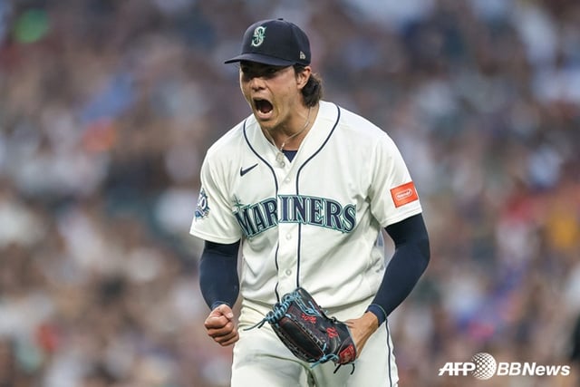 Seattle Mariners pitcher Brian Woo roars after completing a scoreless inning during the 2026 MLB game at T-Mobile Park in Seattle, Washington, on the 6th. /AFPBBNews=NEWS1