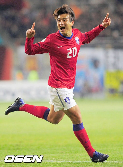 이동국이 지난 2012년 2월 29일 서울월드컵경기장에서 열린 2014 브라질 월드컵 축구 아시아지역 3차 예선 B조 쿠웨이트와의 최종 6차전에서 후반 20분 선제골을 터뜨리고 골 세리머니를 하고 있다. /사진=OSEN