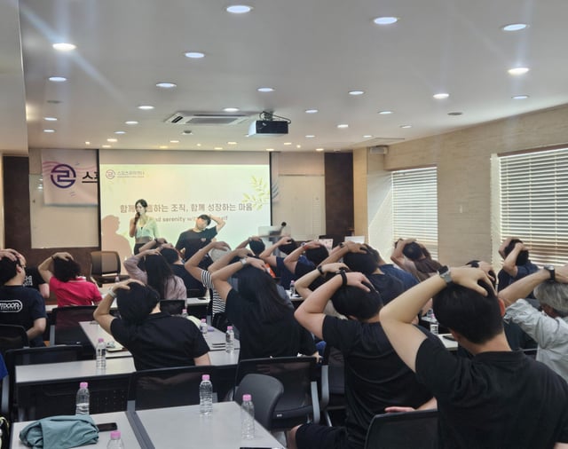스포츠윤리센터 임직원의 신체·마음 건강관리 활동 모습. /사진=스포츠윤리센터 제공