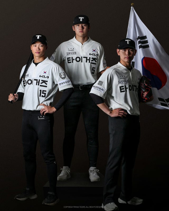 KIA Tigers luciendo sus uniformes del Día de la Liberación. /foto=Proporcionado por KIA Tigers