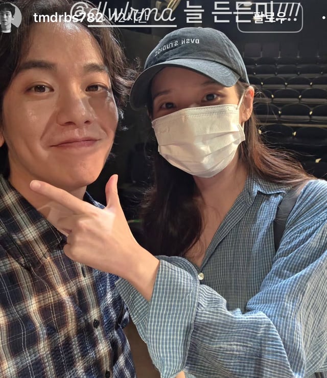 从左至右为安承均、IU /照片=安承均 Instagram