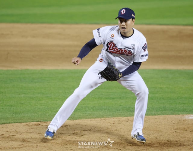 The 2026 Shinhan SOL KBO League match between Doosan Bears and Samsung Lions was held on the 30th at Seoul Jamsil Baseball Stadium. Doosan's Lee Young-ha is shown making a relief appearance in the ninth inning, delivering an outstanding performance. /Photo=Senior reporter Kim Jin-kyung kim.jinkyung@