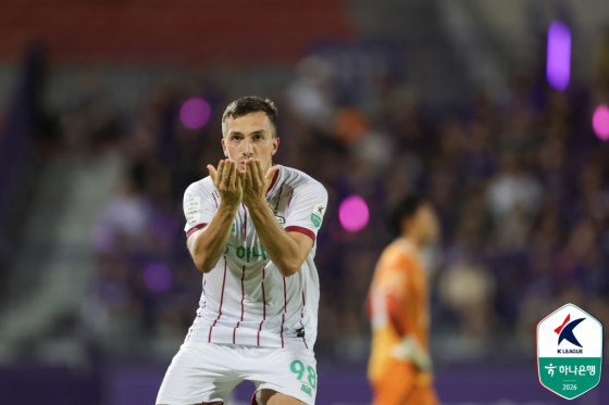 Anton celebrates after scoring his second goal during the Hana Bank K League 1 2026 Round 22 match held at Anyang Stadium on the 8th at 8 p.m. /Photo=Korea Professional Football League