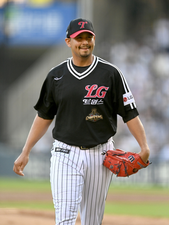 1日、ソウル蚕室(チャムシル)野球場で行われた斗山(トゥサン)ベアーズとの試合でKBOデビュー戦を行ったカラスコの姿。 /写真=LGツインズ提供