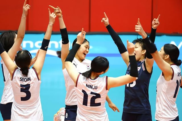 기뻐하는 한국 U-17 여자배구 대표팀의 모습. /사진=FIVB 공식 홈페이지 갈무리