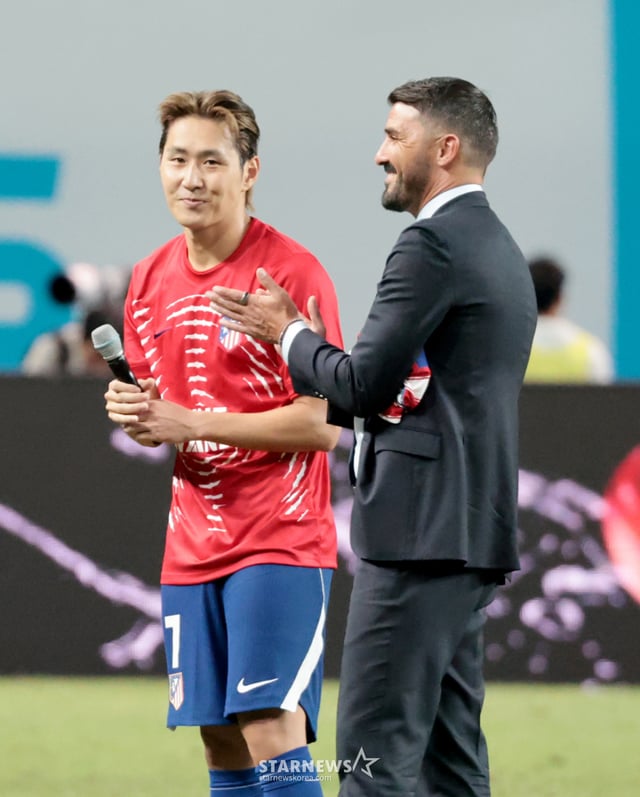 Lee Kang-in shares his thoughts at a domestic fan event attended by legendary Spanish striker David Villa after completing matches in the 2026 Coupang Play Series against Manchester City and Atletico Madrid. /Photo=Senior reporter Kang Young-jo